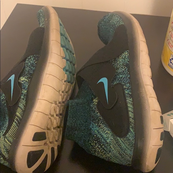 Nike shoes - Picture 2 of 3